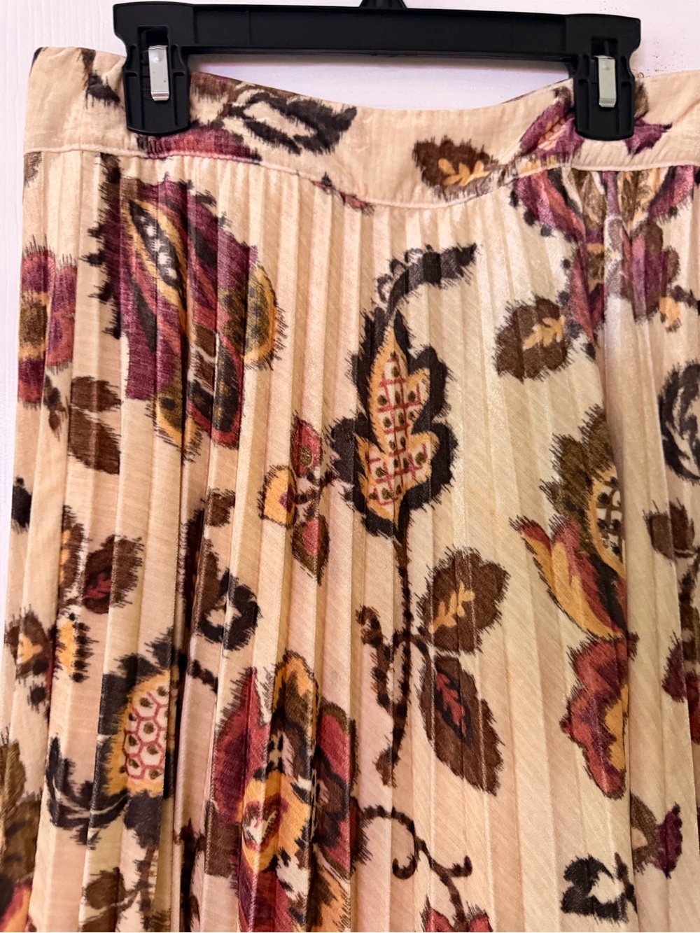 Sezane Velvet Pleated Floral ‘Dune’ Midi Skirt - Picture 5 of 10